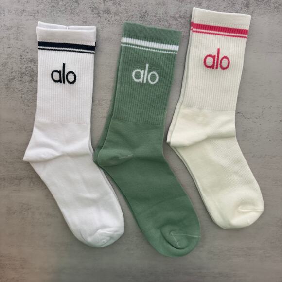 NWOT Alo Throwback Socks Crew 3 Pairs - Picture 2 of 2